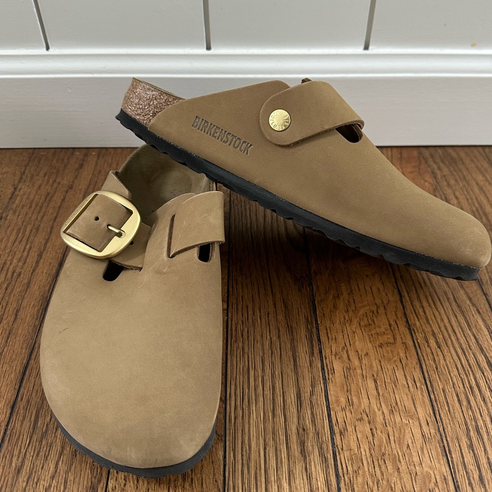 Birkenstock Clog - Boston Big Buckle 
Tan / Size 37